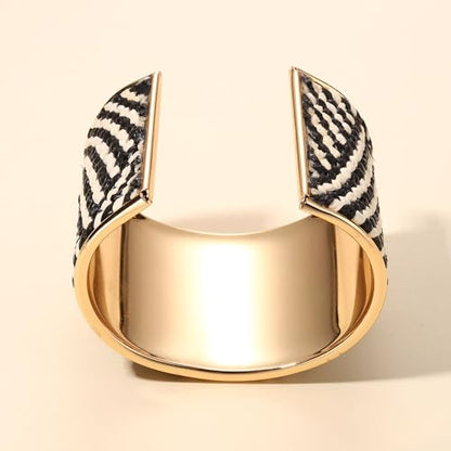 FAERLIIRY Cuff Bracelet for Women Acrylic Resin Bracelets Statement Bangle Bracelet Adjustable Bracelet Wide Chunky Bracelets for Women - color: Black White