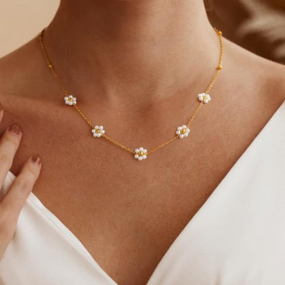 Gold Pearl Necklaces for Women Trendy, Fashionable 18K Gold Plated Dainty Necklace Simple Layered Pearl Necklaces for Women Trendy Wedding Birthday Jewelry - color: Daisy Pearl
