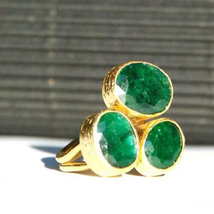 Vintage 18-Karat Gold Emerald Cocktail Ring - Oval Green Gemstone, Size 7 - size: US Code 7