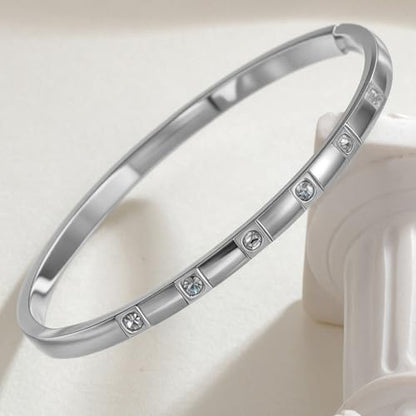 Jude Jewelers 4mm Stainless Steel Cubic Zircon Filled Open Clasp Bangle Bracelet - color: Silver