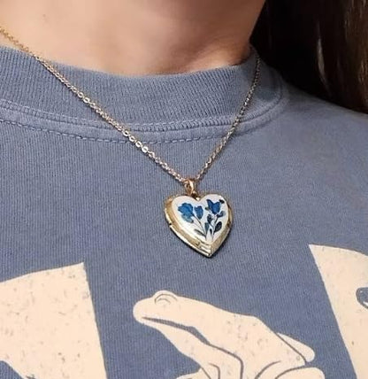 Handmade Dried Pressed Flower Heart Shaped Photo Locket Pendant Necklace - color: Silver, style: Blue Flower on White