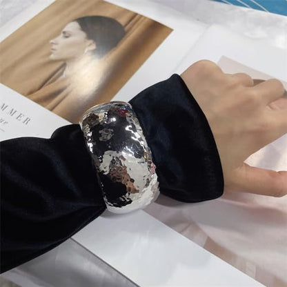 Hammered Wide Chunky Bangle Bracelets for Women Dainty Minimalist Cuff Wrist Open Bangles Statement Unique Exaggerate Trendy Jewelry Gift - color: Silvery