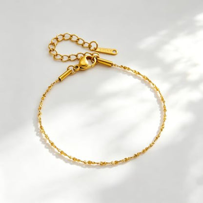 Minimalist Chain Bracelet, Sparkling Dainty Star Chain Jewelry | A chain bracelet made from durable stainless steel. Its reflective, textured design adds a touch of refined elegance. - color: Gold