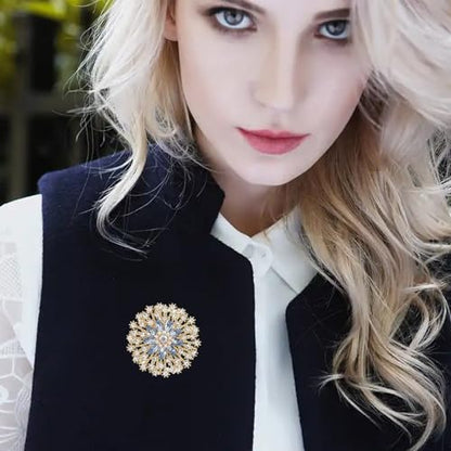 QCWN Large Flower Brooches and Pins for Women Vintage Rhinestone Sunflower Brooch Costume Jewelry Lapel Hat Pins for Wedding Dresses Bouquet Gifts - style: 1Pcs Light Blue Snowflake