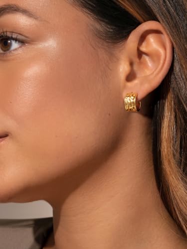 Robaice Chunky Huggie Earring for Women，14K Gold Plated Hoop Earrings | Gold Huggie 925 Sterling Silver Post Earrings, Statement Trendy Hoop Earring，Fashion Lightweight Jewelry Gifts for Women - color: Gold-E