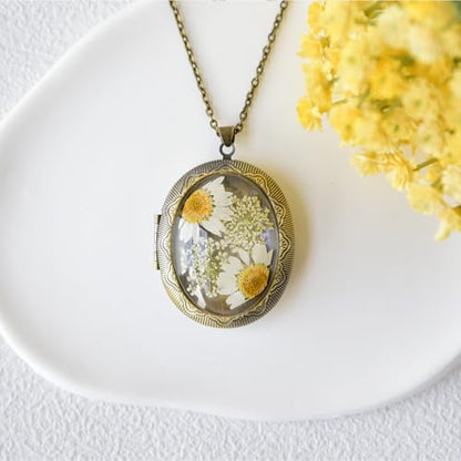 Vintage Photo Locket Necklace Handmade Pressed Flower Locket Necklace for Women - style: White Daisy(1.53"x 1.85")