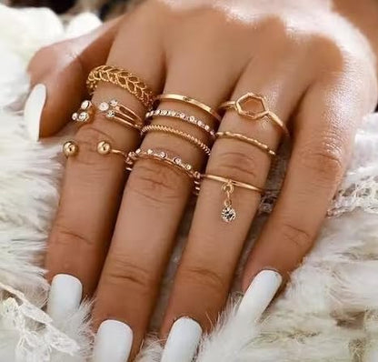8Pcs Gold Tone Stackable Ring Set for Women Mixed Design Fashion Finger Rings with Crystal Accents Dainty Chunky Ring for Daily Wear Party Wedding Ring