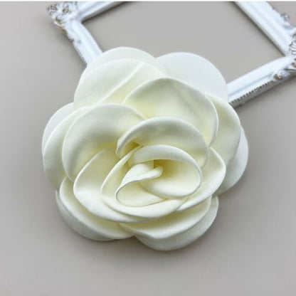 Collar Chain Pin for Men and Women - Hanging Tassel Brooch Lapel Pin for Business Suits - Bar Pin With Long Chain - Gifts - color: L: Beige flower
