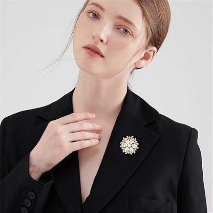 Shell Pearl Flower Flower Wreath Rhinestones Statement Brooches Lapel Pins for Women Girls Fashion Dainty Gold Tone Crystal Floral Brooch Pin for Dresses Suit Wedding Party Trendy Jewelry - color: Gold