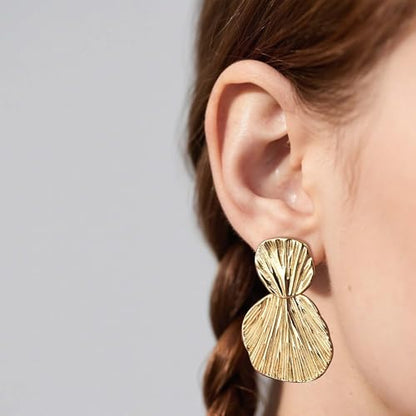 Large Geometric Drop Dangle Earrings for Women Pearl Teardrop Disc Rectangle Oval Fishtail Shell Shaped Textured Dangle Studs Earrings for Women - color: Gold-Shell B