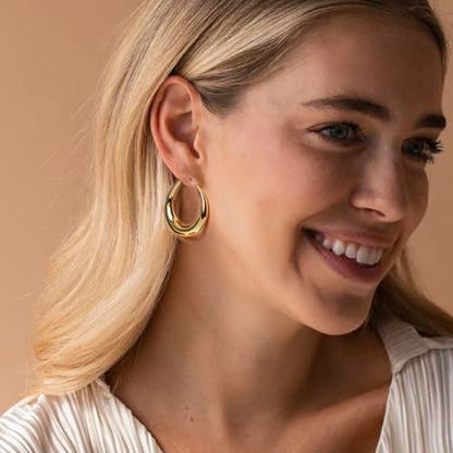 Golden Hoop Earrings For Women The Twisted Close-Fitting Hoop Shape Is Crafted With Gold-Plated Material And S925 Silver Pins Light Luxury Elegant Unique And Minimalist Style - color: GEE4019-Gold