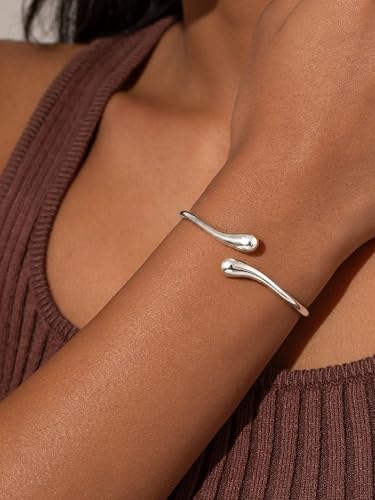 Robaice Gold Cuff Bracelet，14K Gold Plated Bangle Bracelets for Women | Open Cuff Bangle Bracelets, Trendy Chunky Twist Bracelet, Non Tarnish, Waterproof Hypoallergenic Jewelry, Gifts for Women - color: Small-Silver