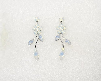 Faship Gorgeous Rhinestone Crystal Floral Necklace Earrings Set - color: White Opal