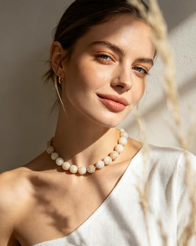 Colorful Chunky Beaded Necklaces for Women Trendy Large Bead Statement Necklace Boho Resin Bead Choker Summer Beach Jewelry Gifts Accessories - color: Shell White