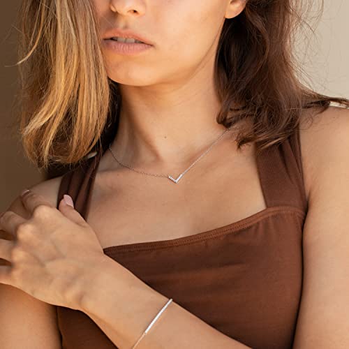 LLWOM Gold Necklace for Women-14k Gold Plated Infinity Necklace Star Of David Necklace Evil Eye Cross Pendants Heart Dainty Gold Necklace For Women - color: Gold-LetterV