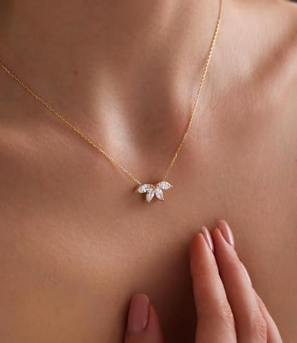 Diamond Pendant Necklaces for Women, Dainty 18k Gold/White Gold Plated Necklace, Gold/Silver Simple Choker Necklaces for Women, Trendy Jewelry Gifts - color: Leaf -Gold