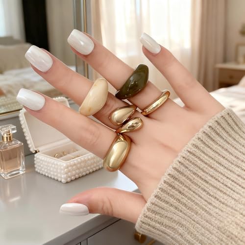 5 Pcs Gold Rings Set for Women, Pale Gold Metal and Resin Rings, Chunky Stackable Styles, Hug Ring Design, for Party and Daily Wearing