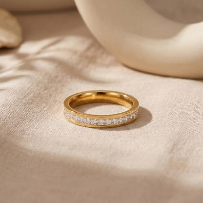 Minimalist & Romantic Single-Row Diamond Ring for Daily, Date & Wedding - color: Yellow Gold