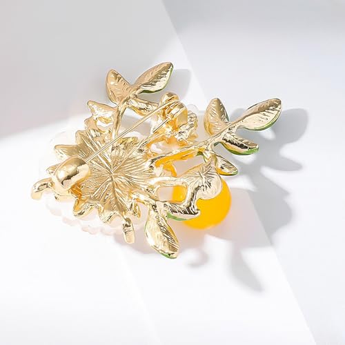 Rhinestone Flower Brooch Cute Floral Crystal Pearl Brooches and Pins for Women Gold brooch Fashion Jewelry for Women Men Gift - color: White flower
