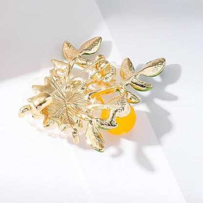 Rhinestone Flower Brooch Cute Floral Crystal Pearl Brooches and Pins for Women Gold brooch Fashion Jewelry for Women Men Gift - color: White flower