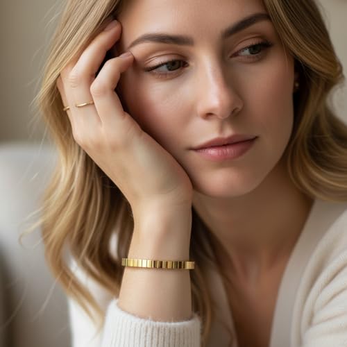 Joo&Rind Gold Bangle Bracelets for Women 18K Gold Plated Stainless Steel Bracelet Oval Hinged Bangles for Small Wrists Non Tarnish Waterproof with Cubic Zirconia Jewelry Gift for Everyday Wear Birthday - color: Square Non Zirconia-Gold
