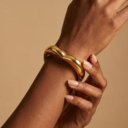 Chunky Gold Bangles Bracelet for Women Trendy Statement Bracelet Dainty Charm Gold Jewelry - color: Heart Bangle