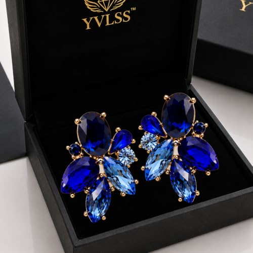 Blue Flower Crystal Earring - color: Blue