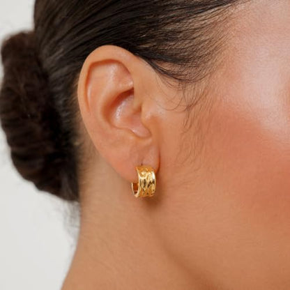 Robaice Chunky Huggie Earring for Women，14K Gold Plated Hoop Earrings | Gold Huggie 925 Sterling Silver Post Earrings, Statement Trendy Hoop Earring，Fashion Lightweight Jewelry Gifts for Women - color: Gold-E