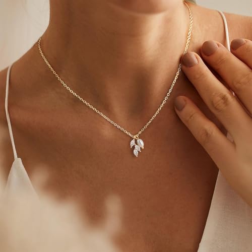 Pearl Necklaces for Women Trendy,Dainty Pearl Pendant Necklace | 14k Gold Plated Elegant Pearl Necklace,Simple Pearl Pendant,Dainty Gold Jewelry,Waterproof Summer Bridal Wedding Accessories - color: GOLD-10