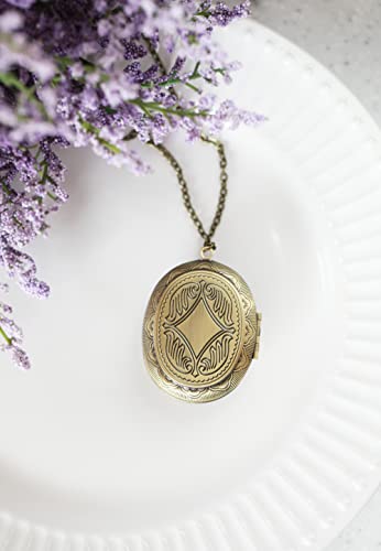 Handmade Oval Shaped Photo Locket with dried Pressed Flowers Locket pendant Necklace - style: Red Baby's Breath
