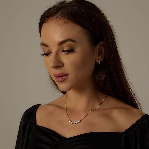 Kyerlyn Dainty Pearl Pendant Necklaces for Women 14K Gold Plated Handmade Layered Pearl Chain Necklace Delicate Layered Pearl Necklace Everyday Jewelry Gift - color: 5 Pearl-Gold