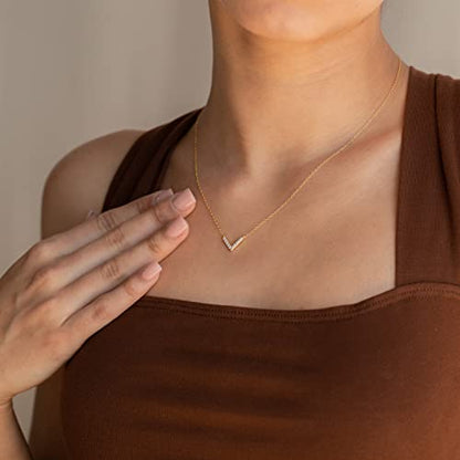 LLWOM Gold Necklace for Women-14k Gold Plated Infinity Necklace Star Of David Necklace Evil Eye Cross Pendants Heart Dainty Gold Necklace For Women - color: Gold-LetterV