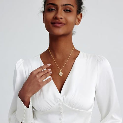 Zeffy Gold Pearl Necklace for Women, Dainty 14K Gold/Silve Plated Layered Pearl Choker Pearl Earrings Pearl Bracelets Wedding Trendy Gold Jewelry Set for Women Gifts - style: Gold Clover Necklace-1PCS