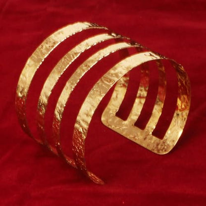 Touchstone Indian Bollywood Desire Brass Base Exotic Workmanship Free Size Cuff Bracelet in Antique Gold Or White Or Copper Tone for Women. - style: D211 Gold