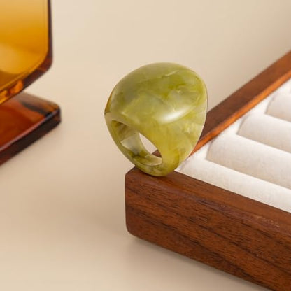 Women's Chunky Statement Resin Ring - Big Acrylic Fashion Jewelry with Marble/Amber Pattern, Lightweight Retro Ring for Daily/Party Wear - color: Green