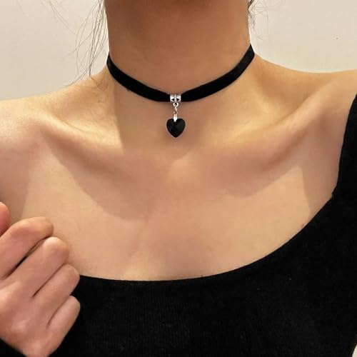 Qceasiy Gothic Black Necklace for Women, Adjustable Victorian Velvet Lace Collar, Halloween Party Cosplay Jewelry Gift - style: Black Heart