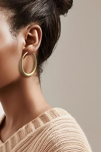 Golden Hoop Earrings For Women The Twisted Close-Fitting Hoop Shape Is Crafted With Gold-Plated Material And S925 Silver Pins Light Luxury Elegant Unique And Minimalist Style - color: GEE4007-Gold