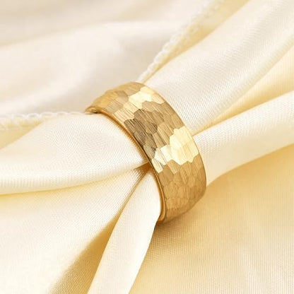 VQYSKO Hammered Tungsten Carbide Wedding Band Ring for Men Women - color: Gold 8mm