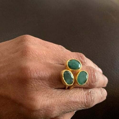 Vintage 18-Karat Gold Emerald Cocktail Ring - Oval Green Gemstone, Size 7 - size: US Code 7