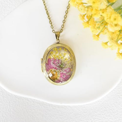 Vintage Photo Locket Necklace Handmade Pressed Flower Locket Necklace for Women - style: Strawflower(1.53"x 1.85")