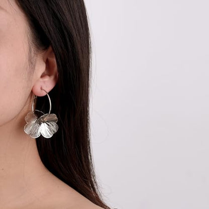 Dangle Flower Gold Earrings for Women, Trendy Statement Hoop Earrings, Gold Floral Drop Earrings Jewelry for Gifts - color: Silver flower