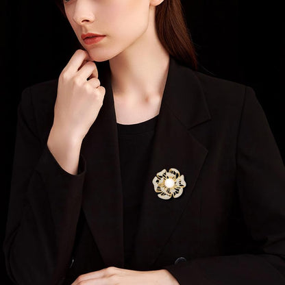 Brooches and Pins for Women Elegant Flower Pearl Brooches Costume Broches Jewelry Lady Christmas Pin for Women - style: Lotus