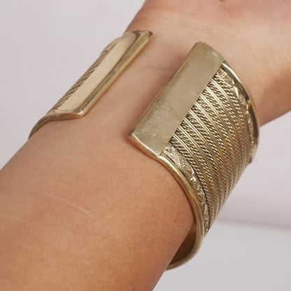 Touchstone Indian Bollywood Desire Brass Base Exotic Workmanship Free Size Cuff Bracelet in Antique Gold Or White Or Copper Tone for Women. - style: 1 D993 Light Gold