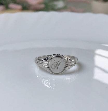 Personalized Oval Signet Ring, Custom Engraved Initials, Valentine's Gifts, Birthday Gift, Letter Engraved Signet Ring, 925 Sterling Silver - color: White Rhodium