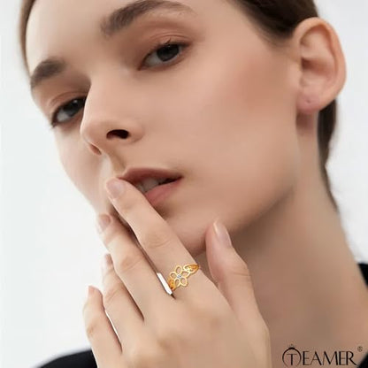 TEAMER Bohemian Hollow Flower Ring Stainless Steel Rhinestone Flower Ring Wedding Band Ring Exquisite Jewelry for Women - color: Gold - Flower With Rhinestone