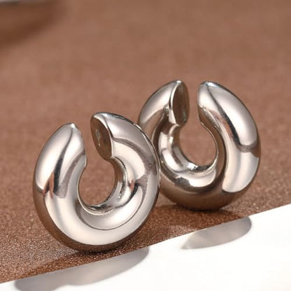 Gold Ear Cuff Earrings for Women Non Piercing 14K Gold Plated/Silver Cuff Clip On Cartilage Hoop Shining Cubic Zirconia Twisted Chain Ear Clip On Earring for Women Chunky Ear Cuffs Earrings - color: silver