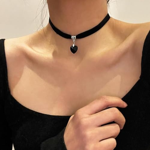 Qceasiy Gothic Black Necklace for Women, Adjustable Victorian Velvet Lace Collar, Halloween Party Cosplay Jewelry Gift - style: Black Heart