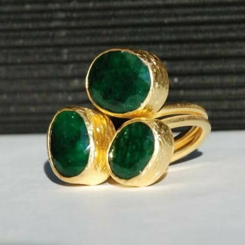 Vintage 18-Karat Gold Emerald Cocktail Ring - Oval Green Gemstone, Size 7 - size: US Code 7