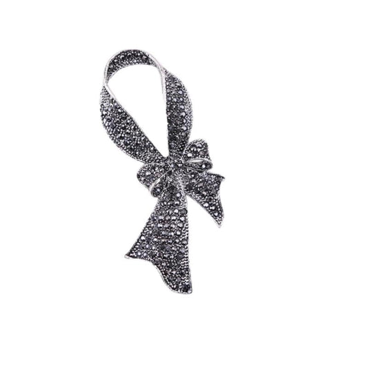 Brooch Pin, Vintage Floral Design In Antique Silver Tone Zinc Alloy With Grey Crystals And Faux Pearl Center - color: MM-BR-0387-BK