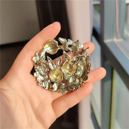Vintage Rabbit Rhinestone Wreath Brooch Lapel Pins for Women Girls Fashion Crystal Bunny Animal Bff Brooches Pin Dainty Cute Easter Day Party Friendship Clothes Accessory Jewelry Christmas Birthday